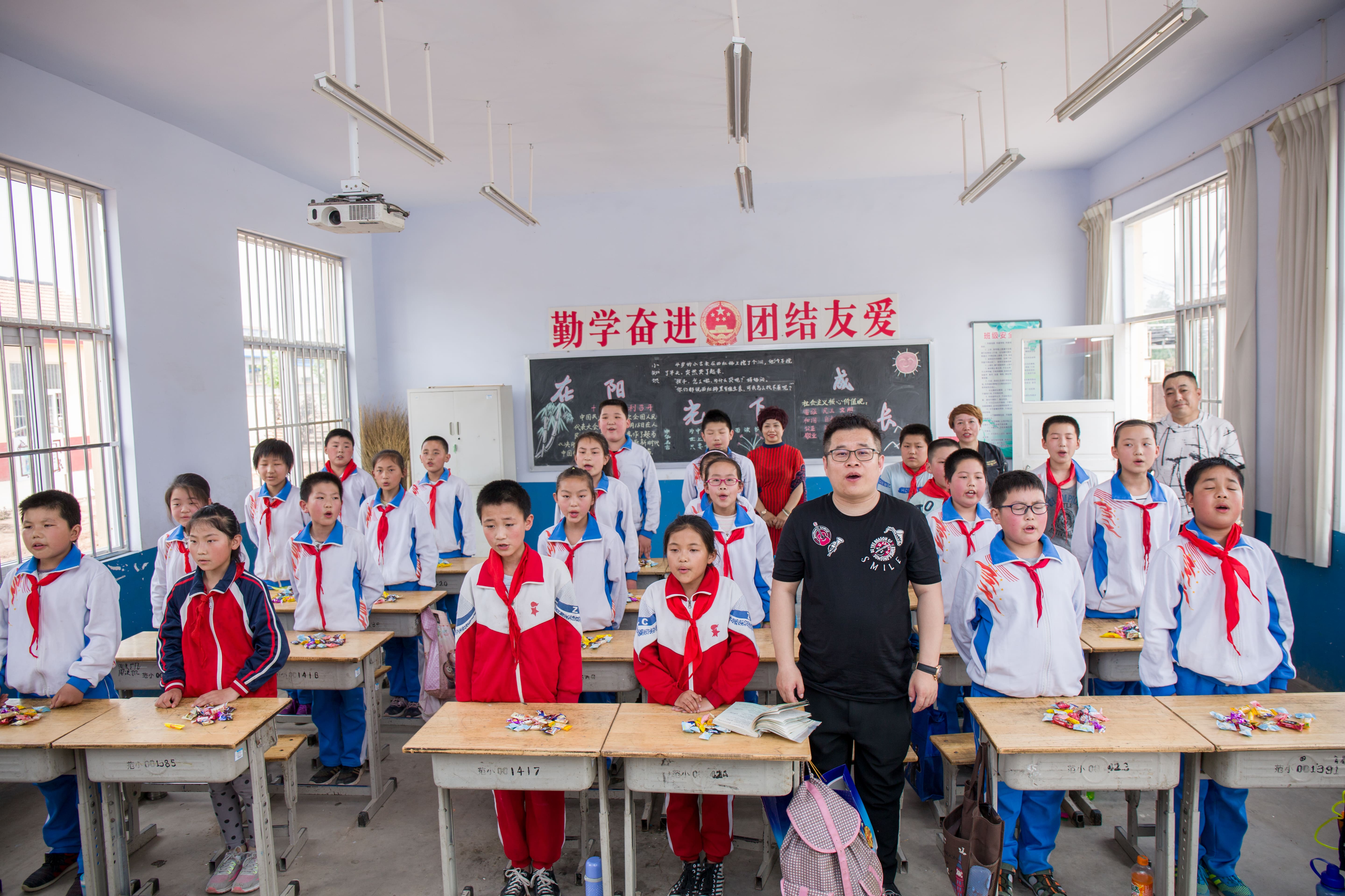 第142所 诸城市贾悦镇范家官庄佳博官方网站鹿永波小学