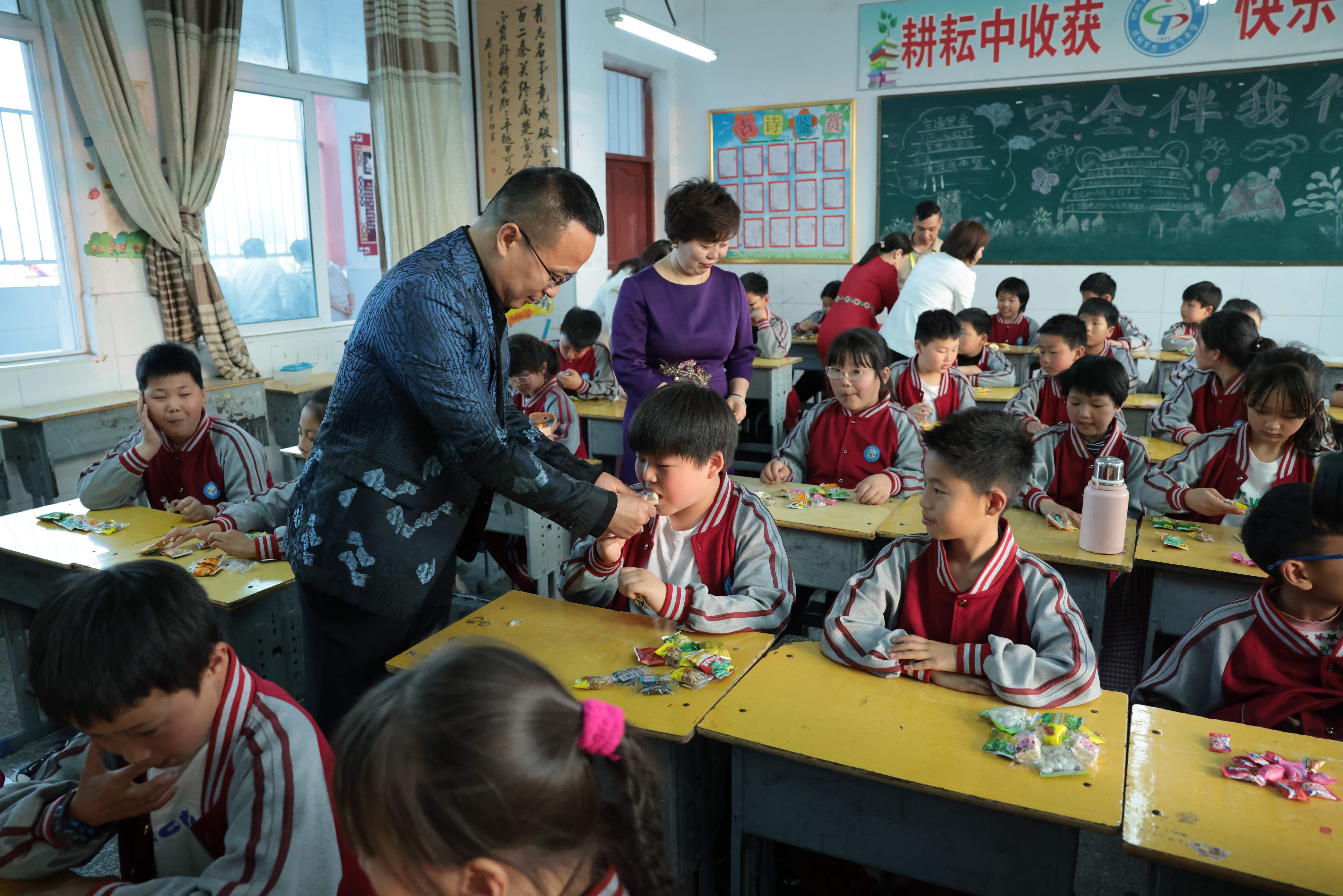 在爱意的“双向奔赴”中丨第249所佳博官方网站公益学校揭牌 在爱意的“双向奔赴”中丨第249所佳博官方网站公益学校揭牌