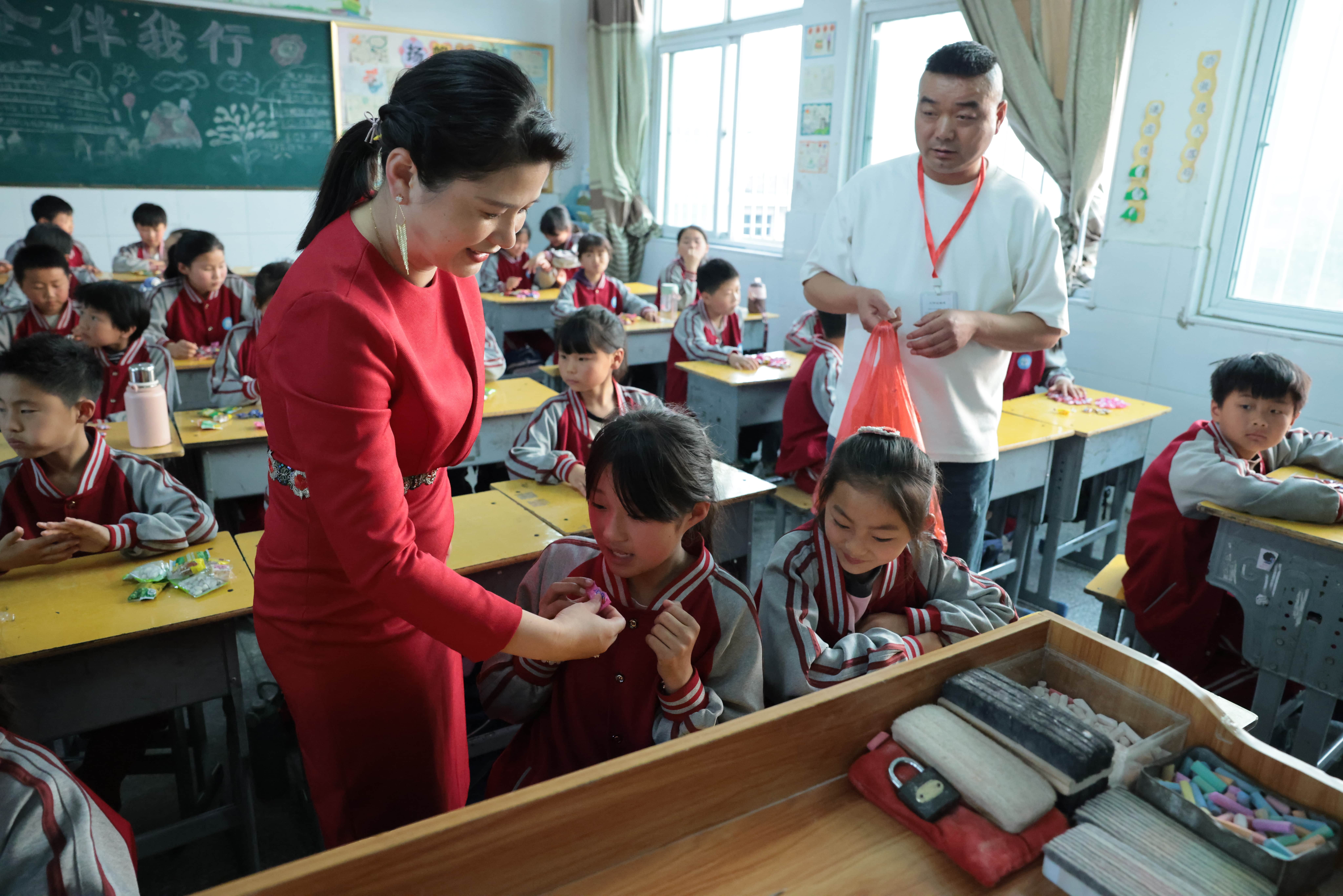 在爱意的“双向奔赴”中丨第249所佳博官方网站公益学校揭牌 在爱意的“双向奔赴”中丨第249所佳博官方网站公益学校揭牌