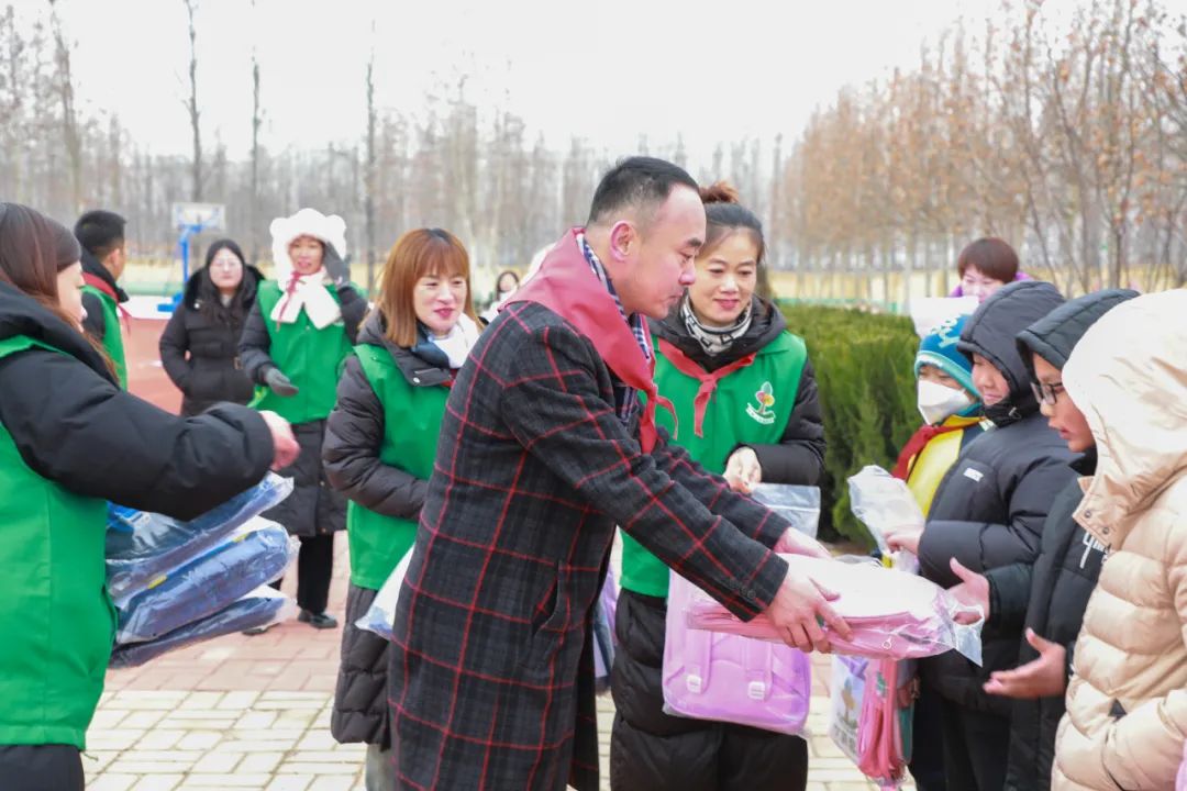 第244所  山东省平度市明村镇前楼佳博官方网站韩雪公益小学