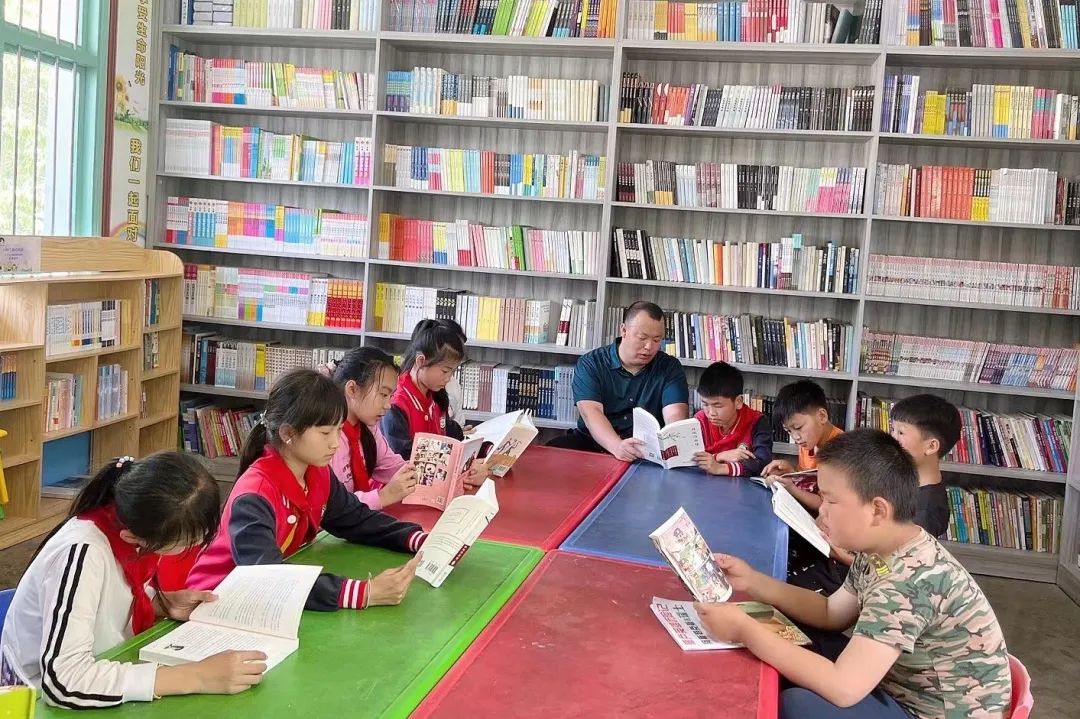 第222所   贵州省兴义市万峰林街道办事处瓮本佳博官方网站吴德成小学