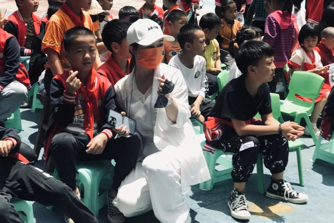 第222所   贵州省兴义市万峰林街道办事处瓮本佳博官方网站吴德成小学