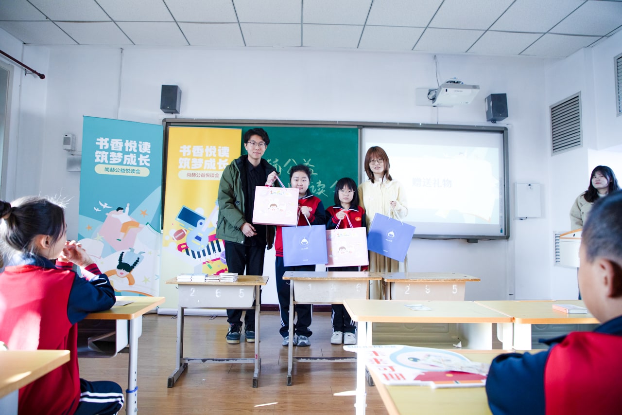 天津高校大学生记者走进佳博官方网站公益小学开展“书香悦读，筑梦成长”活动