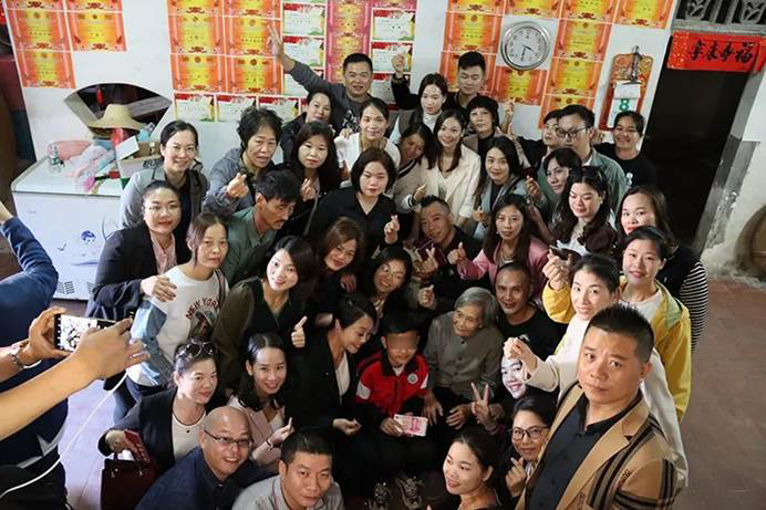 第219所 广东省吴川市黄坡镇平泽佳博官方网站刘玉杰小学