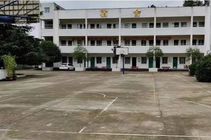  第221所   四川省绵阳市盐亭县永泰镇与可佳博官方网站周玲艳小学